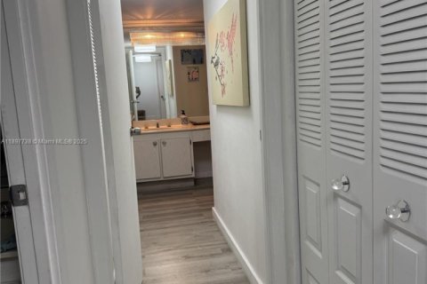 Купить кондоминиум в Авентура, Флорида 2 спальни, 96.43м2, № 1949312 - фото 3