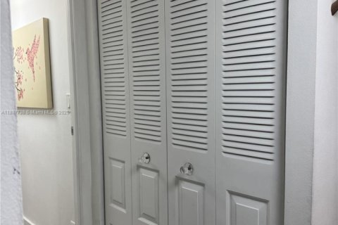 Купить кондоминиум в Авентура, Флорида 2 спальни, 96.43м2, № 1949312 - фото 2