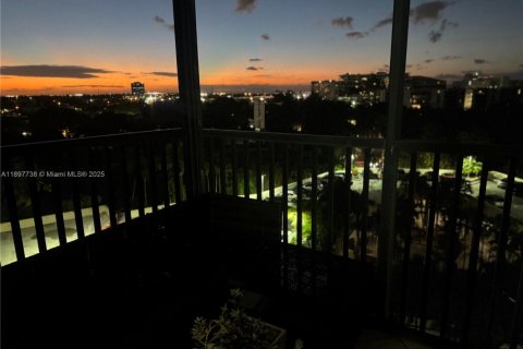 Купить кондоминиум в Авентура, Флорида 2 спальни, 96.43м2, № 1949312 - фото 11