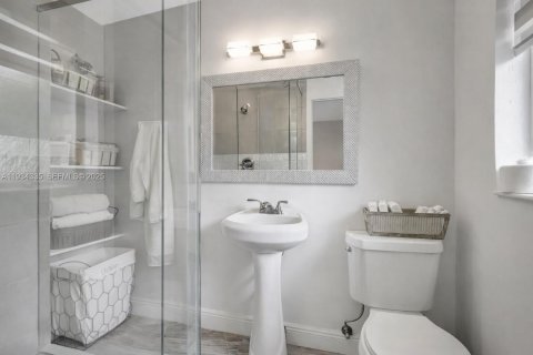 House in Miami Shores, Florida 3 bedrooms, 166.85 sq.m. № 1992477 - photo 6