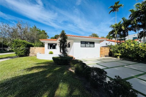 House in Miami Shores, Florida 3 bedrooms, 166.85 sq.m. № 1992477 - photo 11