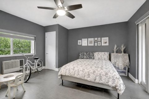 House in Miami Shores, Florida 3 bedrooms, 166.85 sq.m. № 1992477 - photo 9