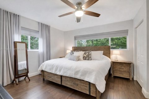 House in Miami Shores, Florida 3 bedrooms, 166.85 sq.m. № 1992477 - photo 5