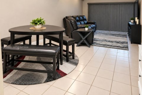 Купить виллу или дом в Тамарак, Флорида 2 спальни, 91.97м2, № 2425166 - фото 4