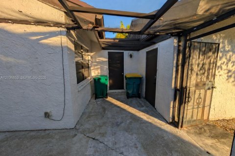 Купить виллу или дом в Тамарак, Флорида 2 спальни, 91.97м2, № 2425166 - фото 18