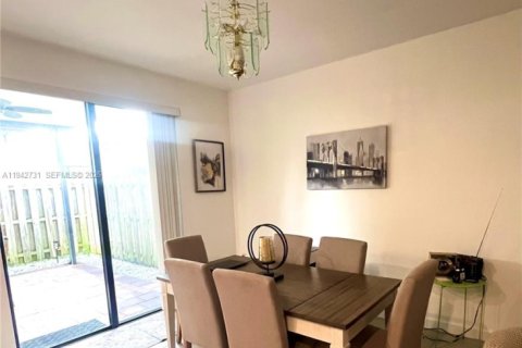 Adosado en venta en Homestead, Florida, 3 dormitorios, 169.92 m2 № 2000287 - foto 5