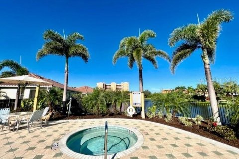 House in Punta Gorda, Florida 2 bedrooms, 119.84 sq.m. № 1131819 - photo 3