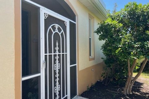 House in Punta Gorda, Florida 2 bedrooms, 119.84 sq.m. № 1131819 - photo 11