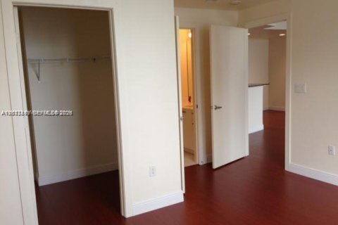 Condo in Miami, Florida, 1 bedroom  № 2088281 - photo 2