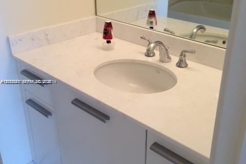 Condo in Miami, Florida, 1 bedroom  № 2088281 - photo 4