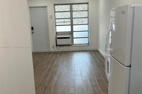 Villa ou maison à louer à Fort Lauderdale, Floride: 176.33 m2 № 1976627 - photo 13