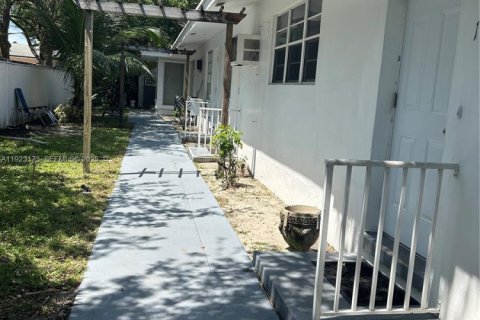 Villa ou maison à louer à Fort Lauderdale, Floride: 176.33 m2 № 1976627 - photo 17