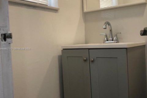 Villa ou maison à louer à Fort Lauderdale, Floride: 176.33 m2 № 1976627 - photo 10