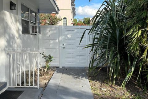 Villa ou maison à louer à Fort Lauderdale, Floride: 176.33 m2 № 1976627 - photo 19