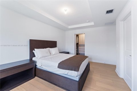 Снять в аренду таунхаус в Пемброк-Парк, Флорида 3 спальни, 118.54м2, № 1946009 - фото 4