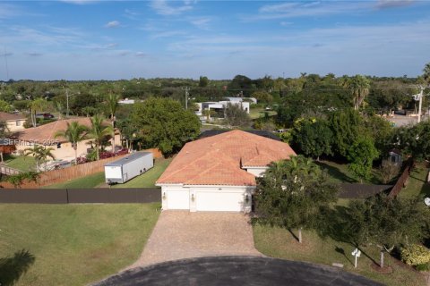 House in Homestead, Florida 4 bedrooms, 226.4 sq.m. № 1990849 - photo 1