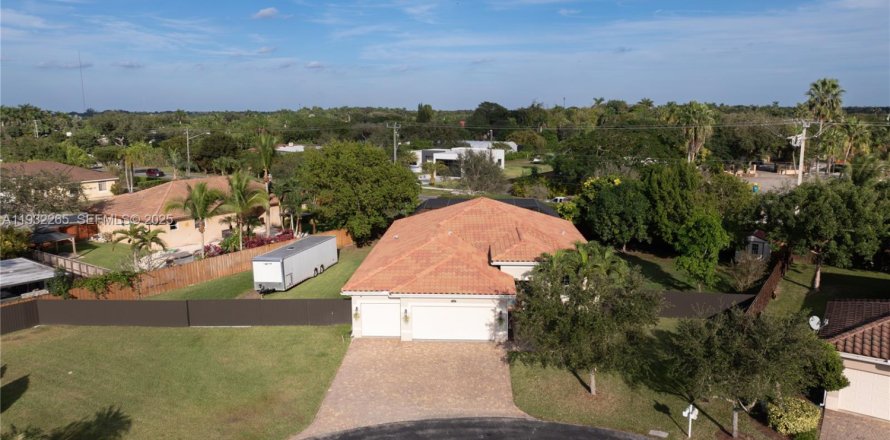 House in Homestead, Florida 4 bedrooms, 226.4 sq.m. № 1990849