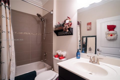 House in Homestead, Florida 4 bedrooms, 226.4 sq.m. № 1990849 - photo 20