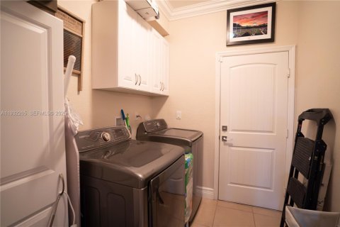 House in Homestead, Florida 4 bedrooms, 226.4 sq.m. № 1990849 - photo 25