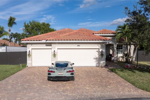 House in Homestead, Florida 4 bedrooms, 226.4 sq.m. № 1990849 - photo 3