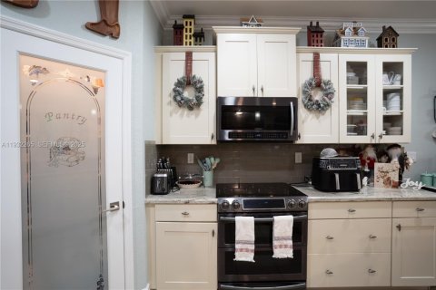 House in Homestead, Florida 4 bedrooms, 226.4 sq.m. № 1990849 - photo 11