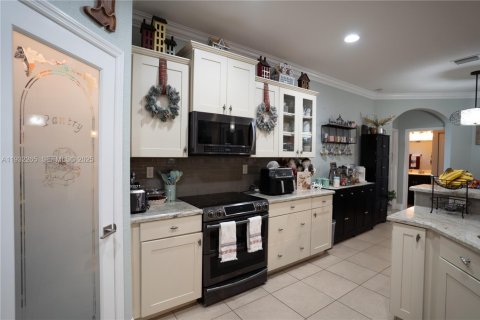 House in Homestead, Florida 4 bedrooms, 226.4 sq.m. № 1990849 - photo 10