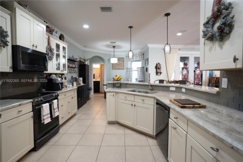 House in Homestead, Florida 4 bedrooms, 226.4 sq.m. № 1990849 - photo 8