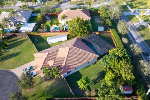 House in Homestead, Florida 4 bedrooms, 226.4 sq.m. № 1990849 - photo 5