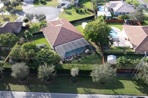 House in Homestead, Florida 4 bedrooms, 226.4 sq.m. № 1990849 - photo 6