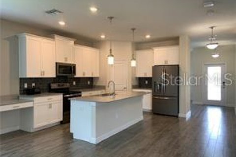 House in STOREY PARK in Orlando, Florida 5 bedrooms, 228.63 sq.m. № 1882898 - photo 3