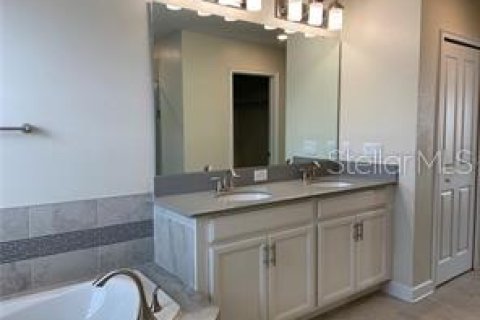 House in STOREY PARK in Orlando, Florida 5 bedrooms, 228.63 sq.m. № 1882898 - photo 6
