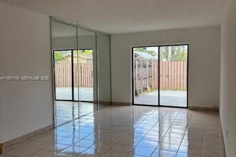 Adosado en alquiler en Miami, Florida, 2 dormitorios, 75.72 m2 № 1990457 - foto 3