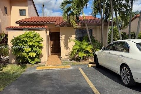 Adosado en alquiler en Miami, Florida, 2 dormitorios, 75.72 m2 № 1990457 - foto 1