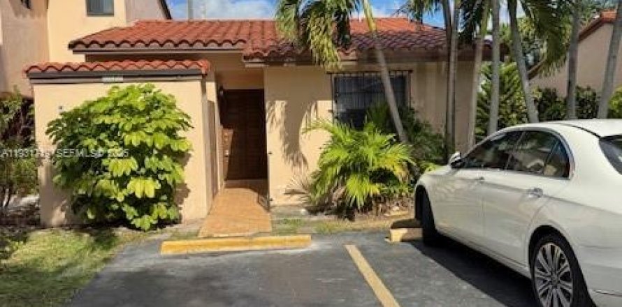 Adosado en Miami, Florida 2 dormitorios, 75.72 m2 № 1990457