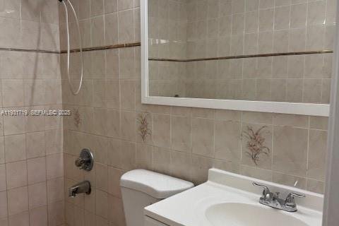 Adosado en alquiler en Miami, Florida, 2 dormitorios, 75.72 m2 № 1990457 - foto 4