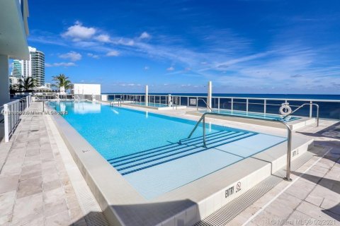 Copropriété à louer à Hallandale Beach, Floride: 2 chambres, 135.45 m2 № 1707678 - photo 29