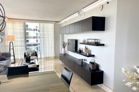 Copropriété à louer à Hallandale Beach, Floride: 2 chambres, 135.45 m2 № 1707678 - photo 10