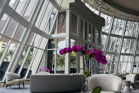 Copropriété à louer à Hallandale Beach, Floride: 2 chambres, 135.45 m2 № 1707678 - photo 1