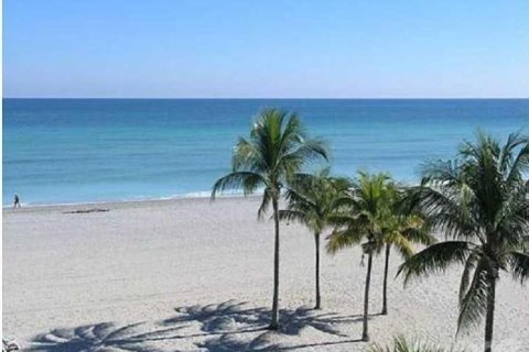 Condo in Deerfield Beach, Florida, 1 bedroom  № 1096737 - photo 1
