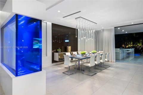 Купить виллу или дом в Форт-Лодердейл, Флорида 5 спален, 562.8м2, № 2076719 - фото 10