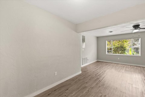 Villa ou maison à vendre à Ocala, Floride: 4 chambres, 162.21 m2 № 1910073 - photo 6