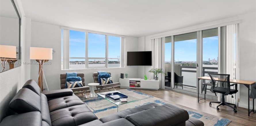 Кондоминиум с 2 спальнями в Майами-Бич, Флорида № 1980250