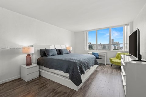 Купить кондоминиум в Майами-Бич, Флорида 2 спальни, 115.11м2, № 1980250 - фото 13