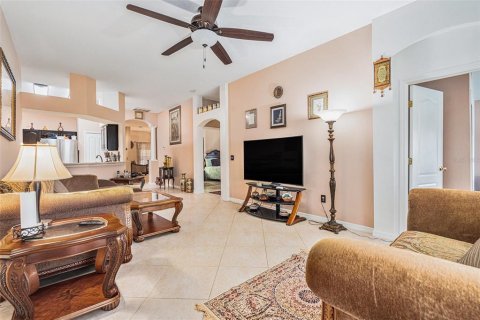 House in Tampa, Florida 4 bedrooms, 196.21 sq.m. № 1802948 - photo 13