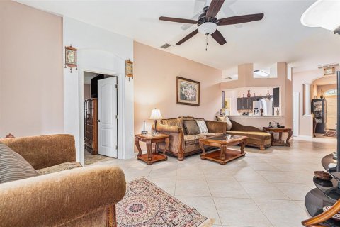 House in Tampa, Florida 4 bedrooms, 196.21 sq.m. № 1802948 - photo 11