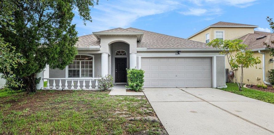 House in Tampa, Florida 4 bedrooms, 196.21 sq.m. № 1802948