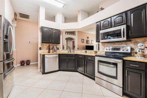 House in Tampa, Florida 4 bedrooms, 196.21 sq.m. № 1802948 - photo 4