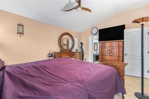 House in Tampa, Florida 4 bedrooms, 196.21 sq.m. № 1802948 - photo 24