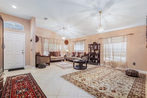 House in Tampa, Florida 4 bedrooms, 196.21 sq.m. № 1802948 - photo 7