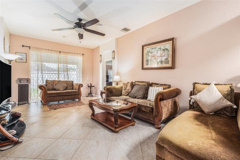 House in Tampa, Florida 4 bedrooms, 196.21 sq.m. № 1802948 - photo 15